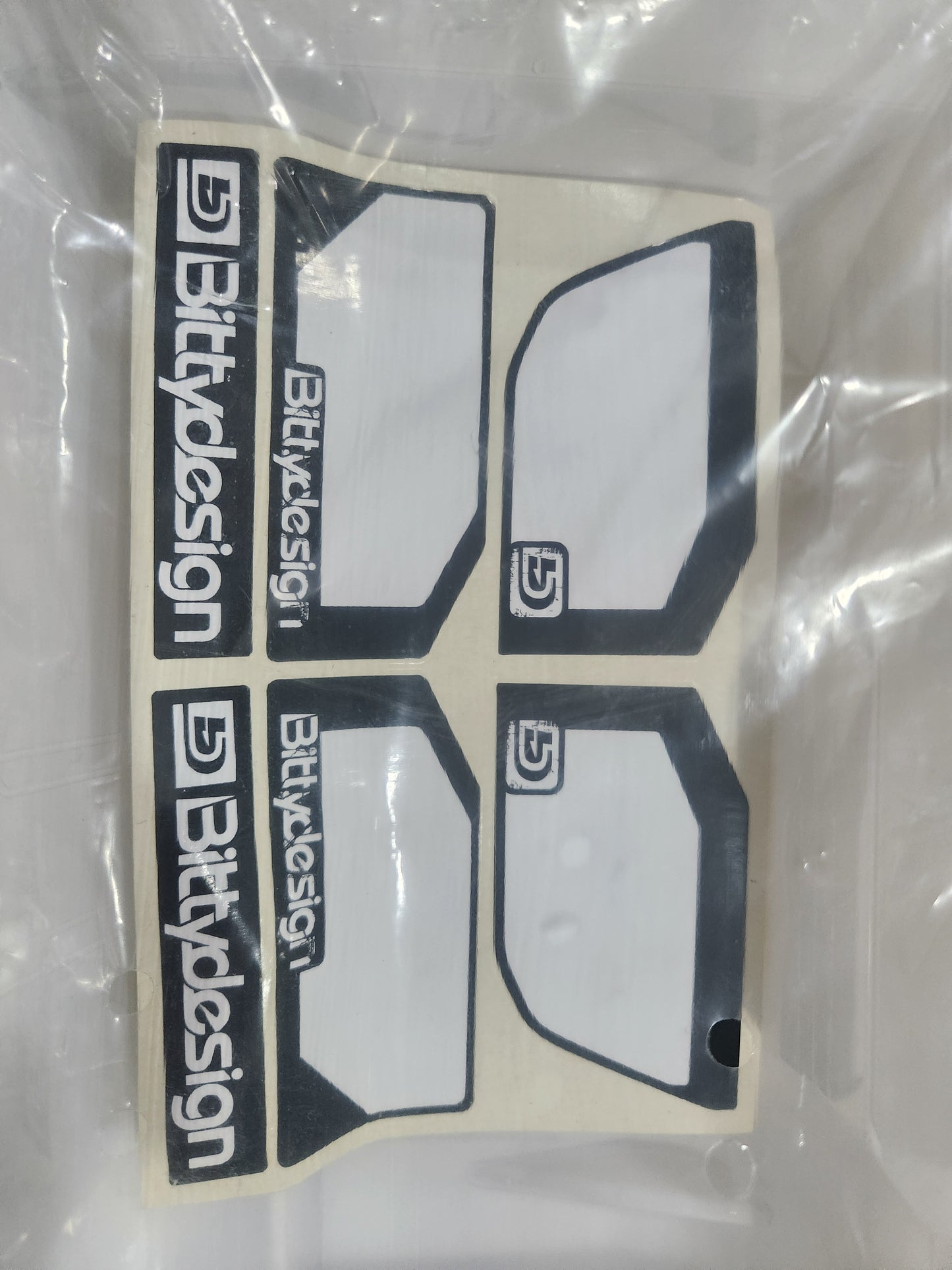 Bittydesign "Zefirus" lexan wing kit for 1/8 buggy-truggy (White)