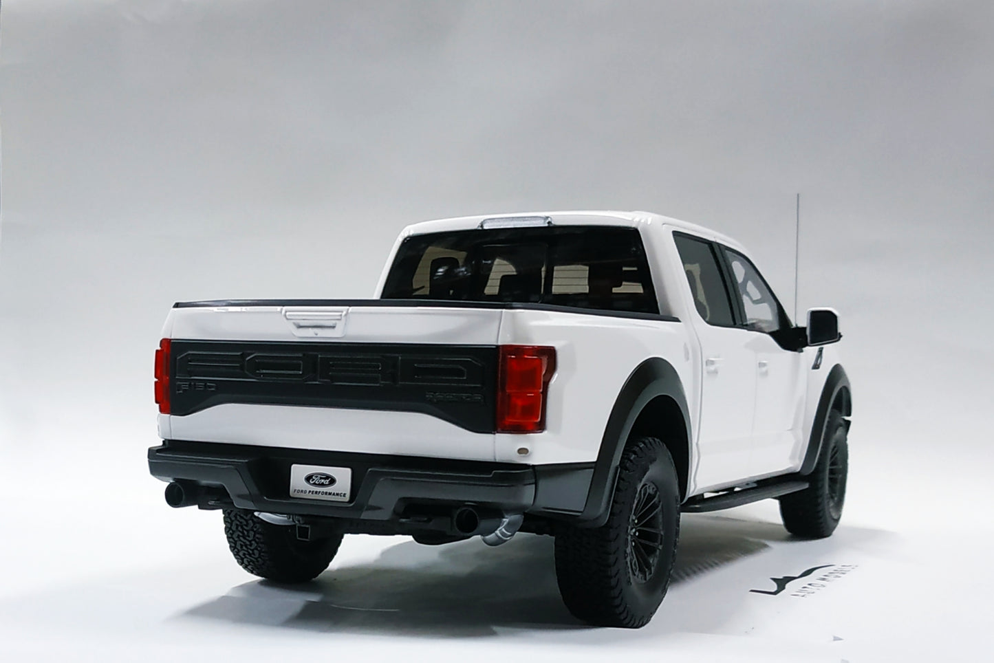 1/18 Auto Art Ford F-150 Raptor Superdrew 2019 Oxford White
