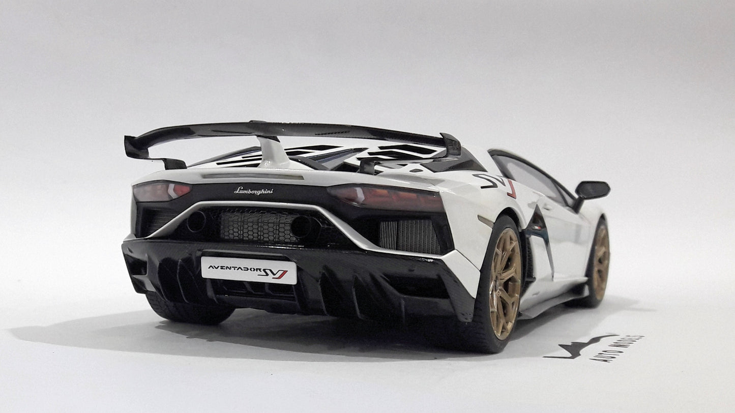 AutoArt Lamborghini Aventador SVJ Bianco Asopo - Pearl White
