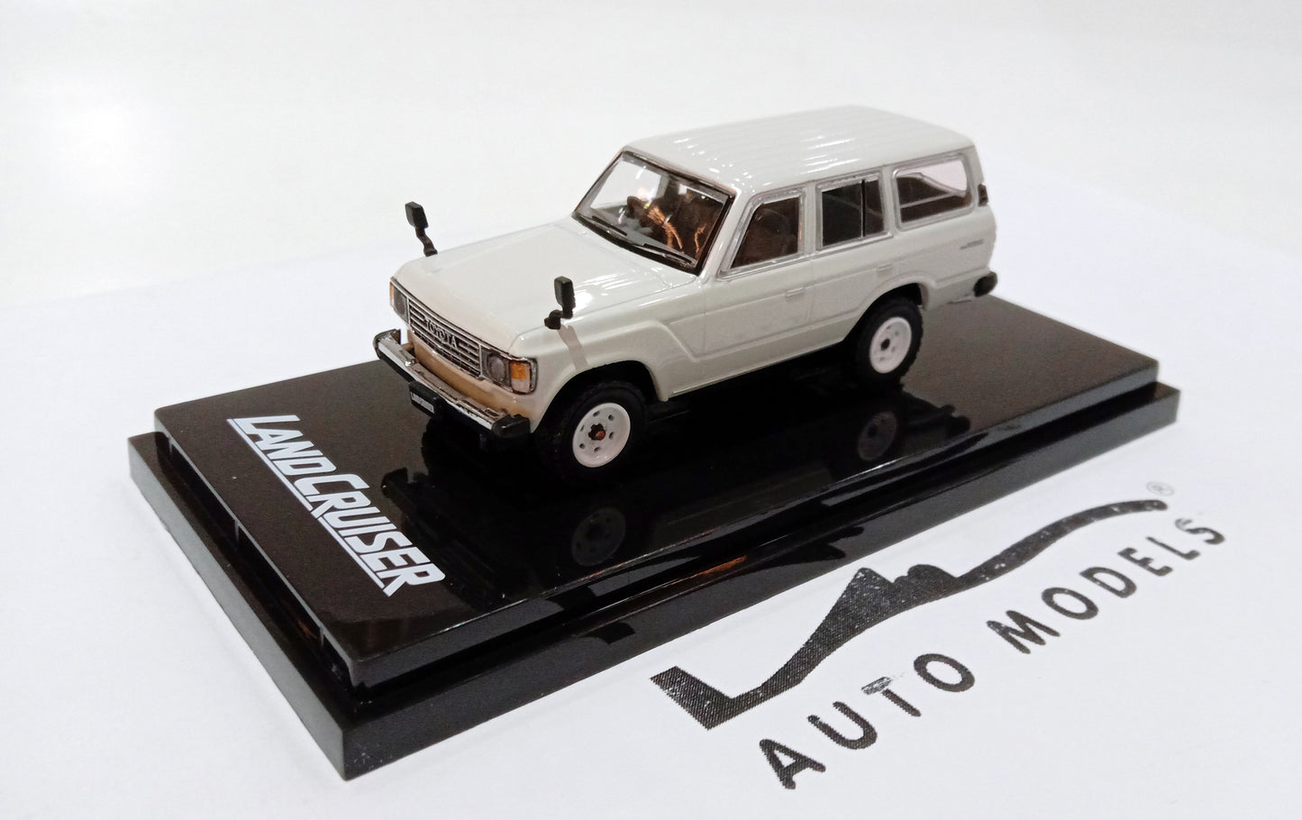 Hobby Japan Toyota Landcruiser 60 GX 1981 White