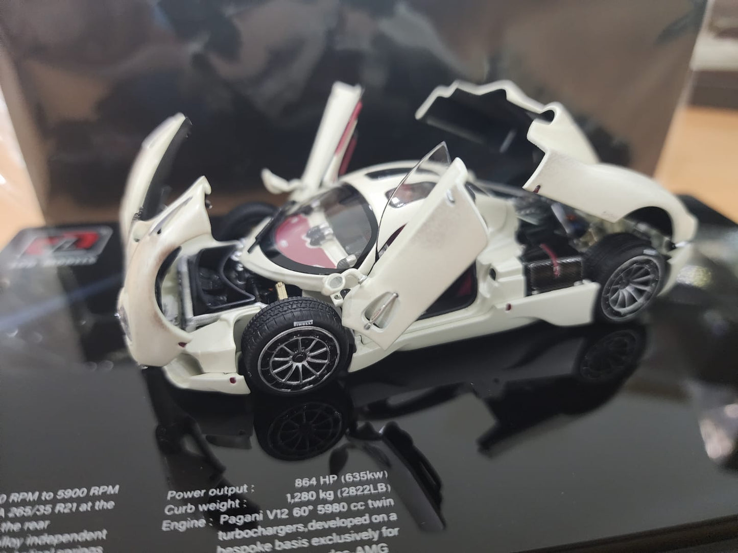 LCD Models Pagani Utopia White