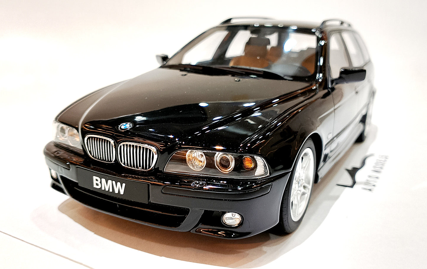 Ottomobile BMW E39 540 Touring M-Pack 2001 Black Saphire