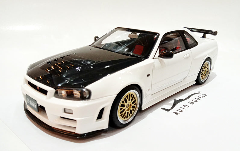 Motorhelix Nissan GT-R R34 White w/Carbon Hood + Engine