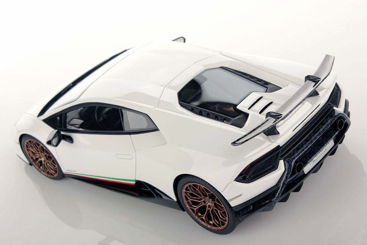 MR Collection Lamborghini Huracan LP640-4 Performante 2017 Bianco Monocerus