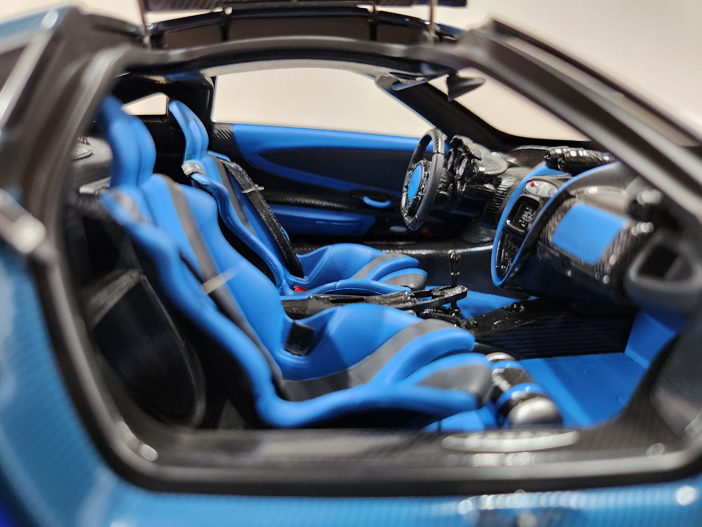 Auto Art Pagani Huayra BC (Blu Francia / Carbon)