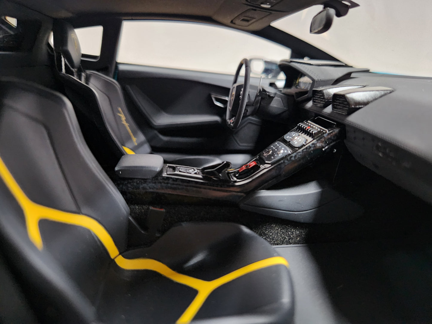 Auto Art Lamborghini Huracan Performante (Blu Glauco / Solid Blue)