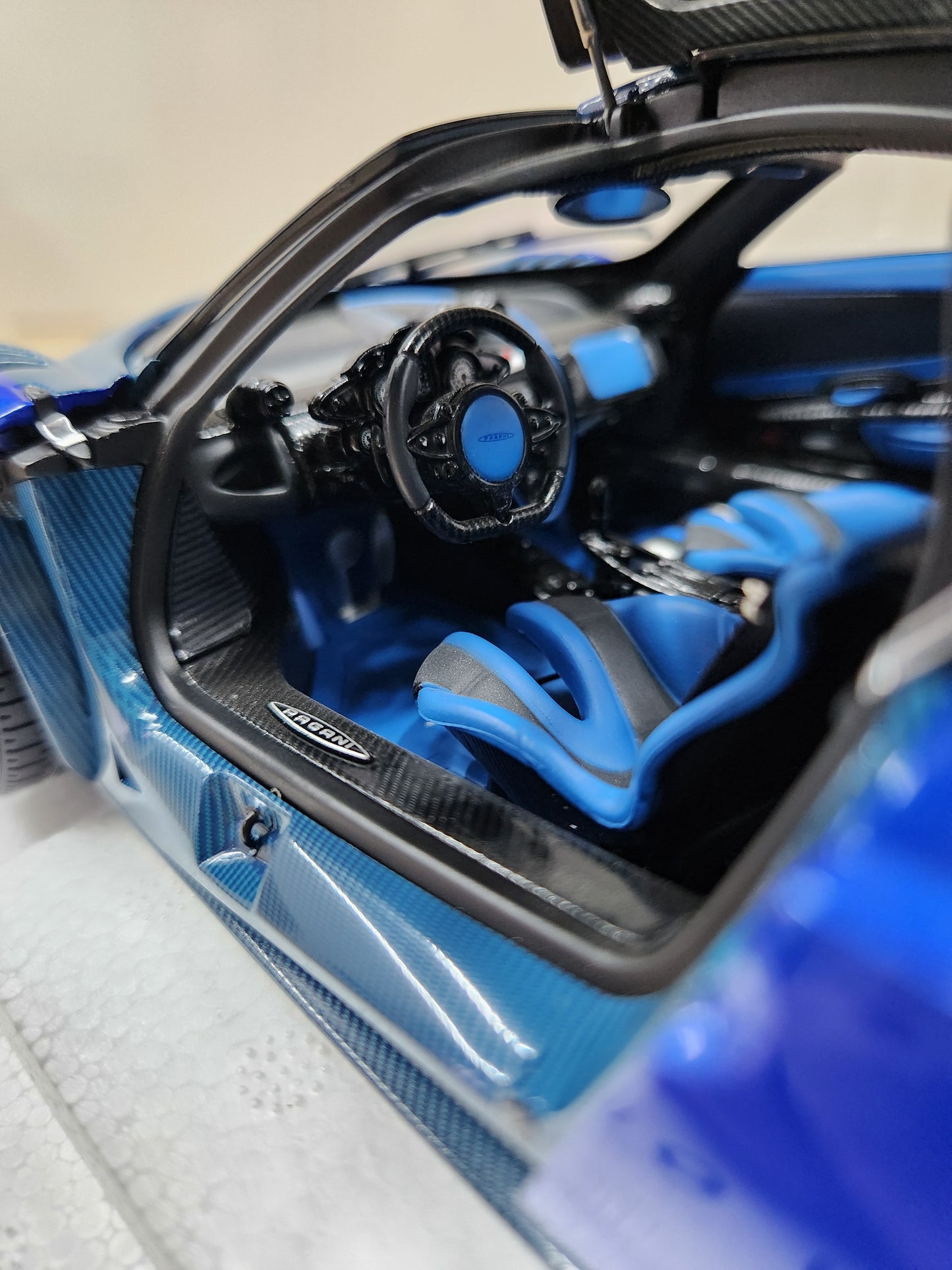Auto Art Pagani Huayra BC (Blu Francia / Carbon)