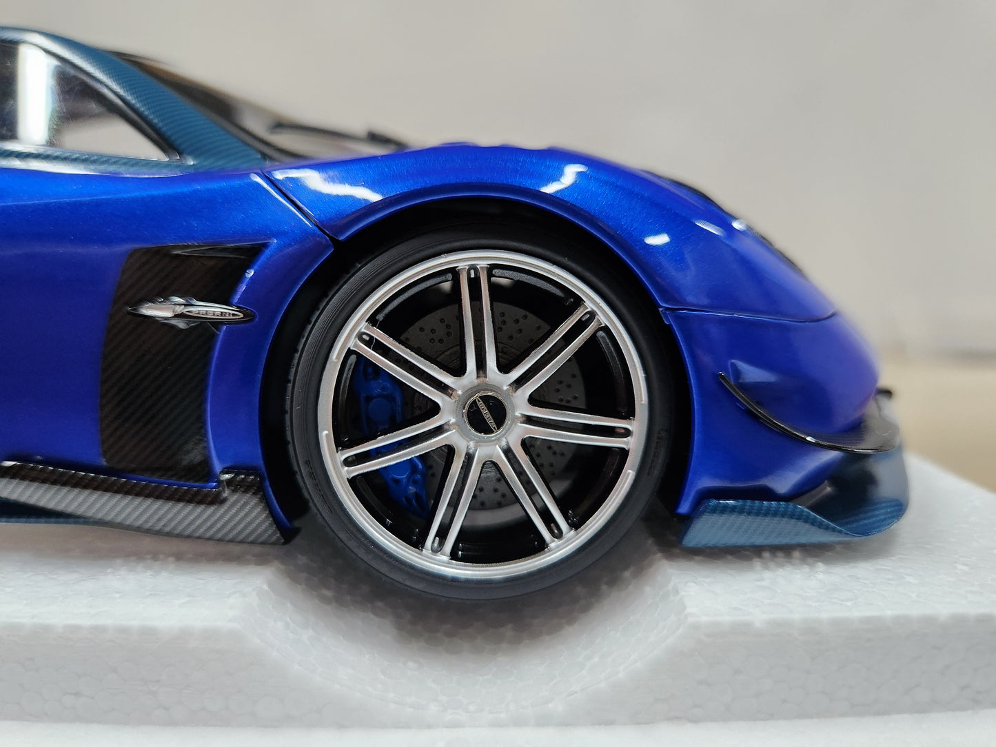 Auto Art Pagani Huayra BC (Blu Francia / Carbon)