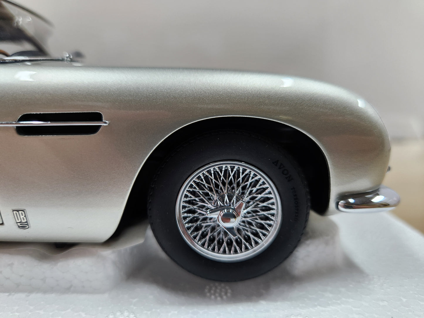 Auto Art Aston Martin DB5 Birch Silver