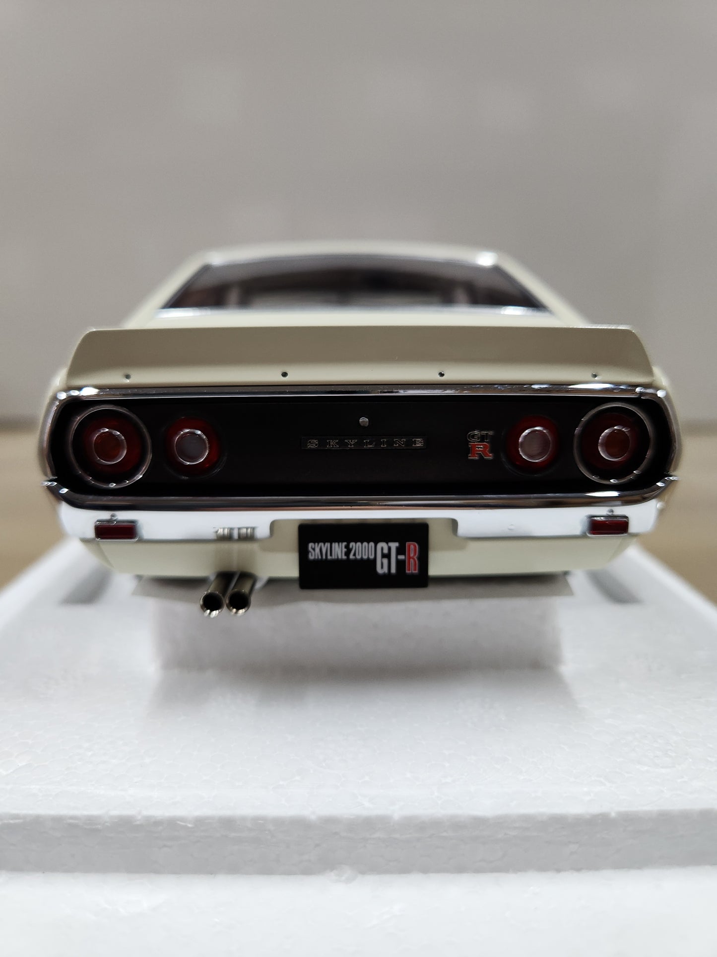 Auto Art Nissan Skyline 2000GT-R (KPGC110) Tuned Version RS White