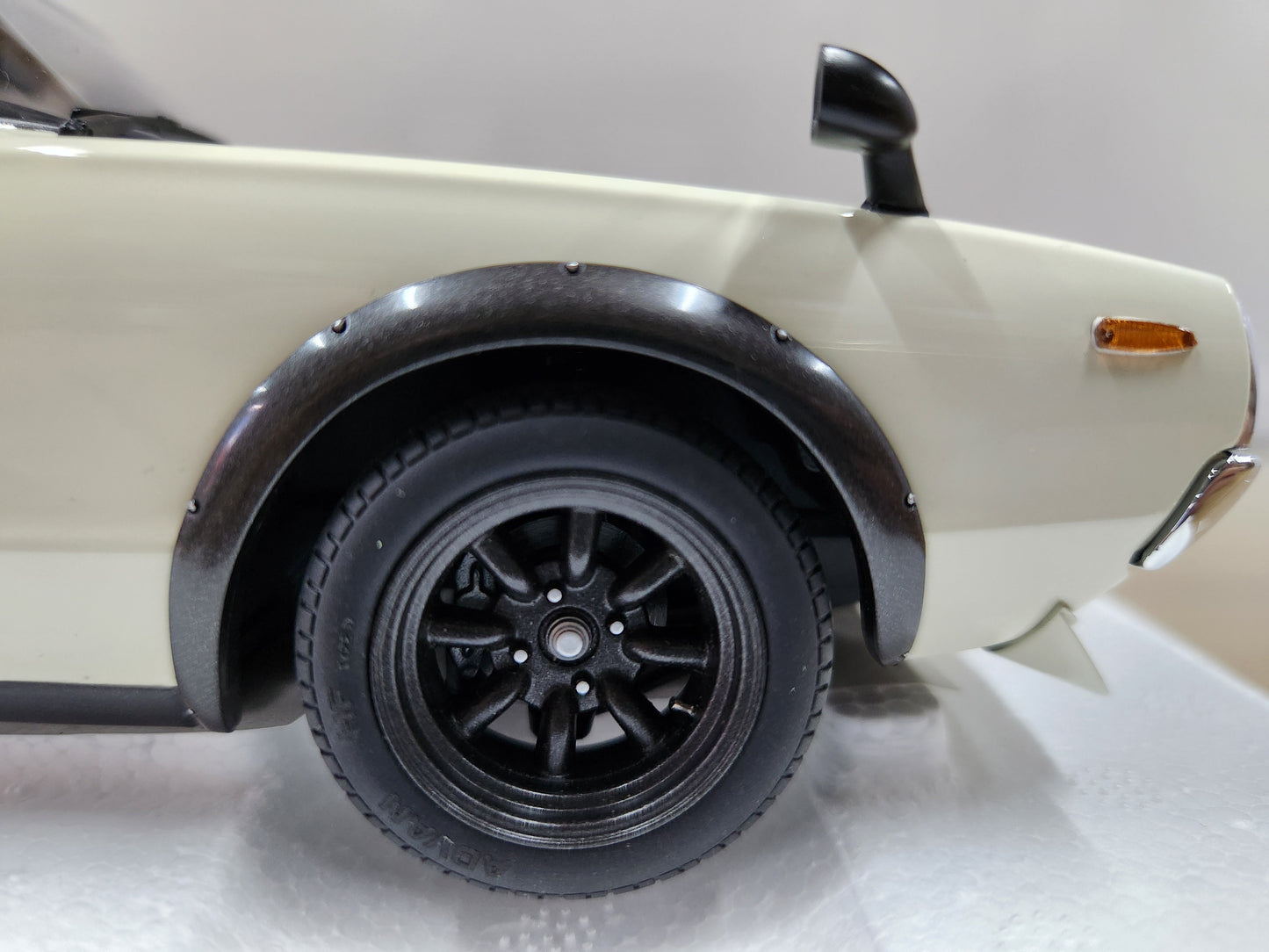 Auto Art Nissan Skyline 2000GT-R (KPGC110) Tuned Version RS White