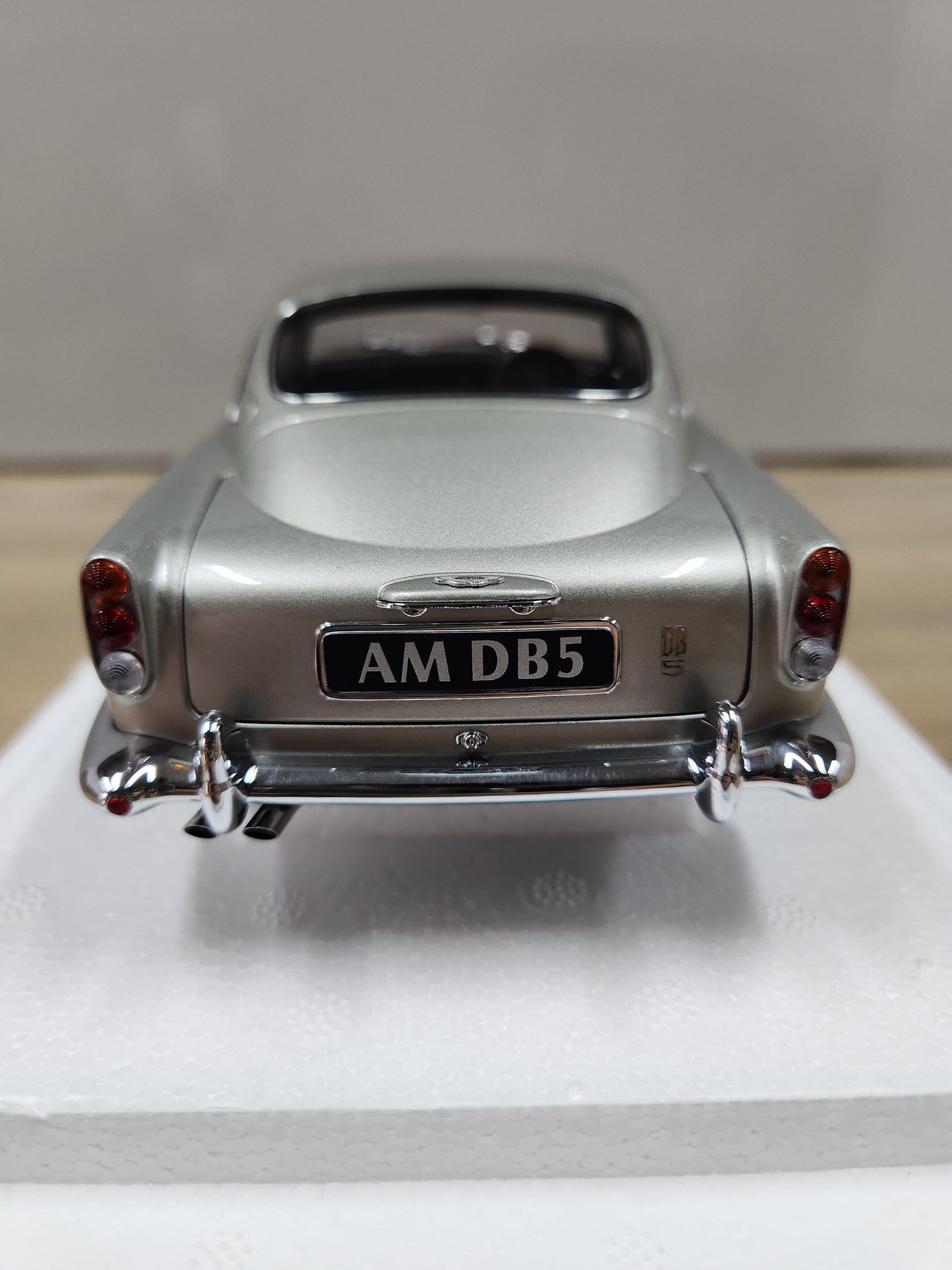 Auto Art Aston Martin DB5 Birch Silver