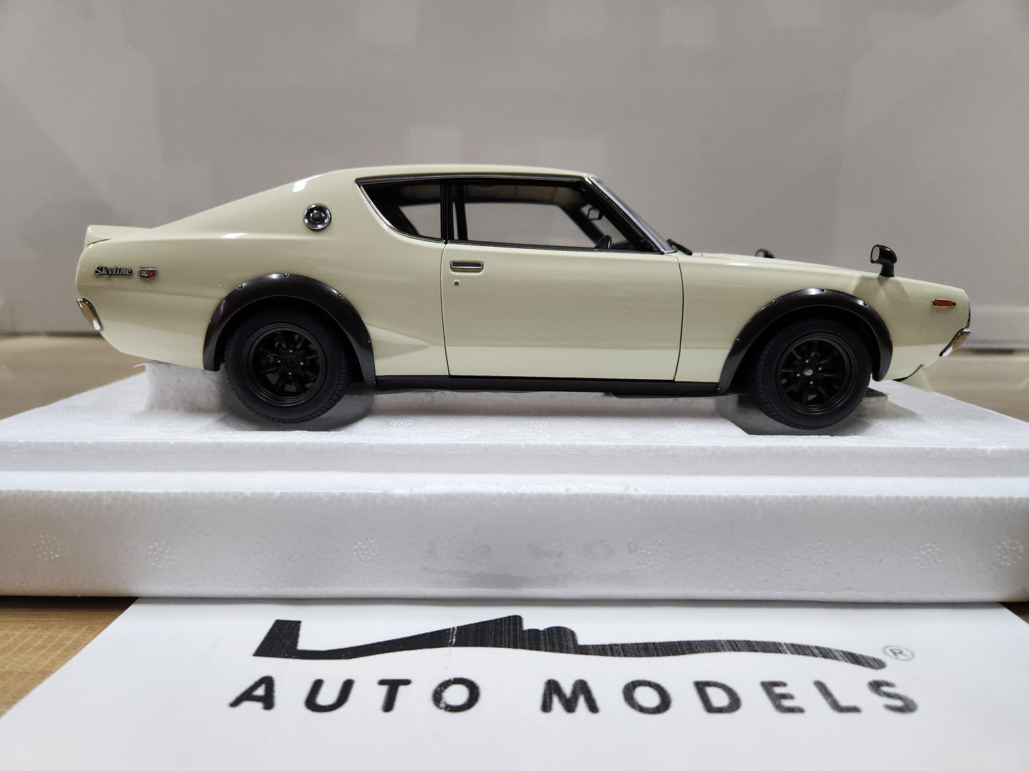 Auto Art Nissan Skyline 2000GT-R (KPGC110) Tuned Version RS White