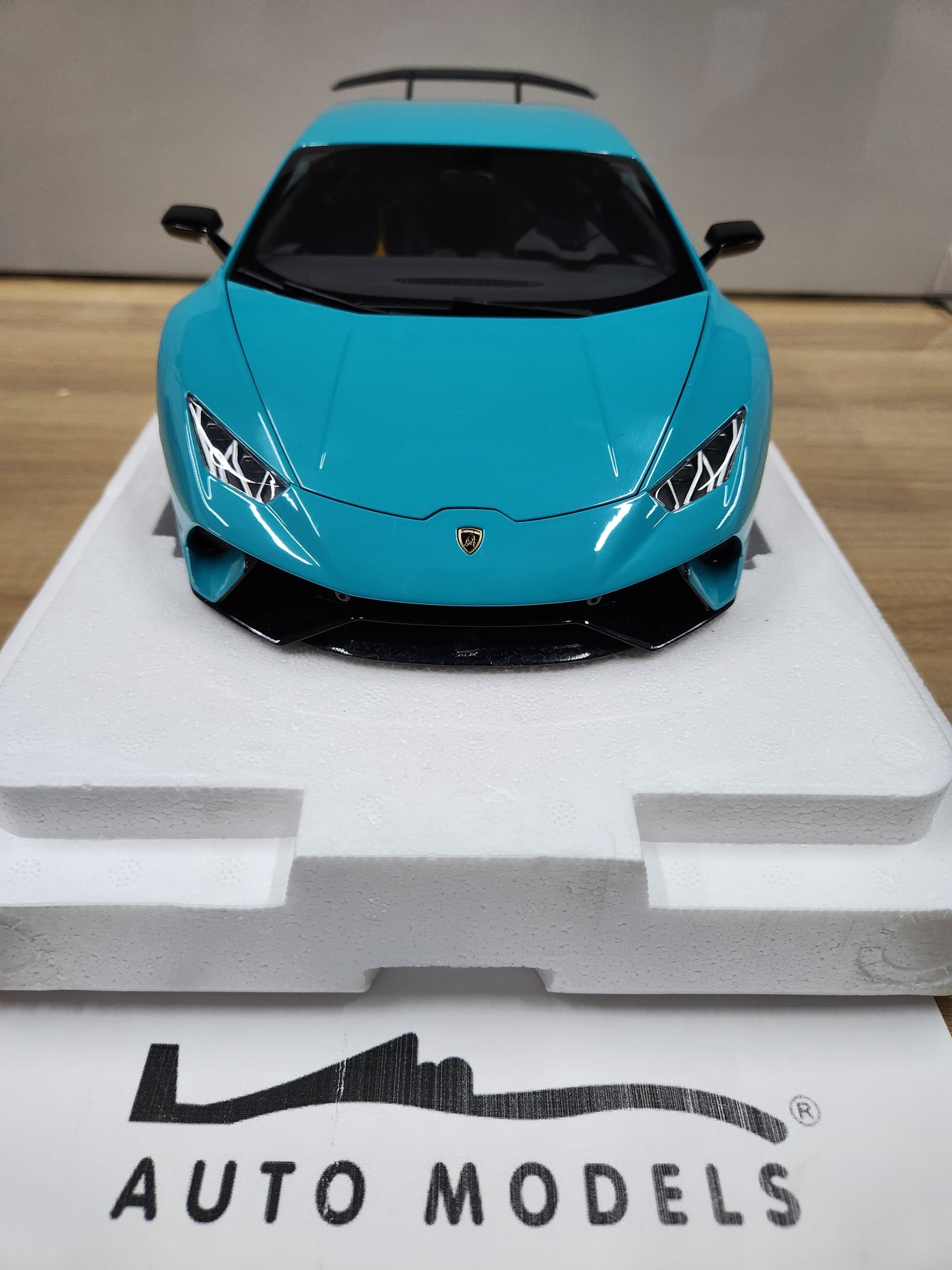 Auto Art Lamborghini Huracan Performante (Blu Glauco / Solid Blue)