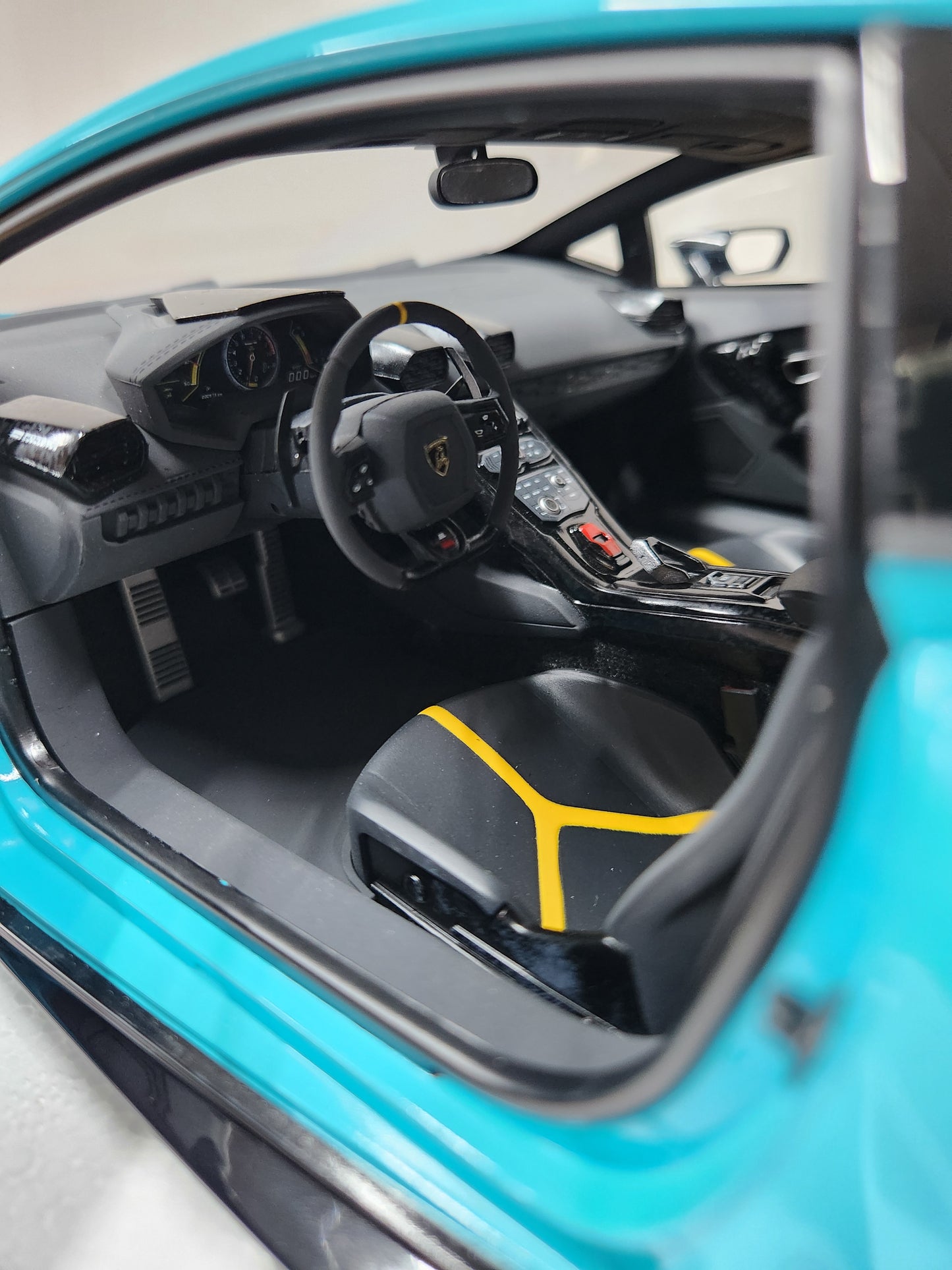 Auto Art Lamborghini Huracan Performante (Blu Glauco / Solid Blue)