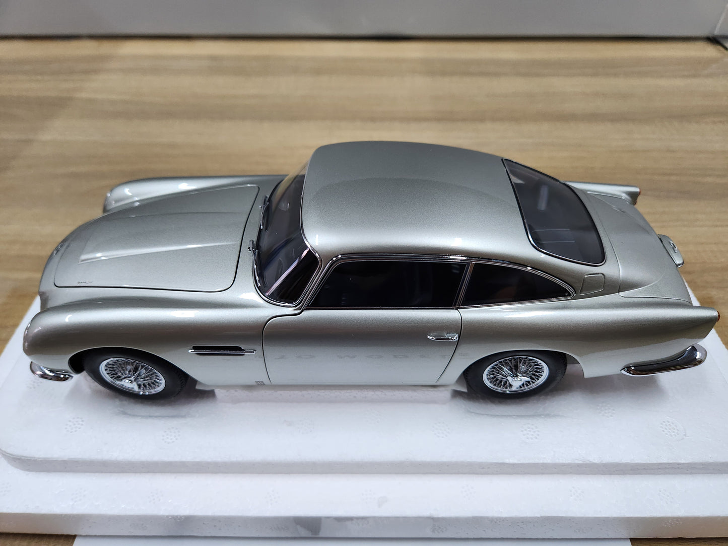 Auto Art Aston Martin DB5 Birch Silver