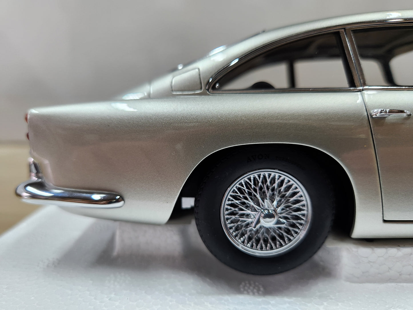 Auto Art Aston Martin DB5 Birch Silver