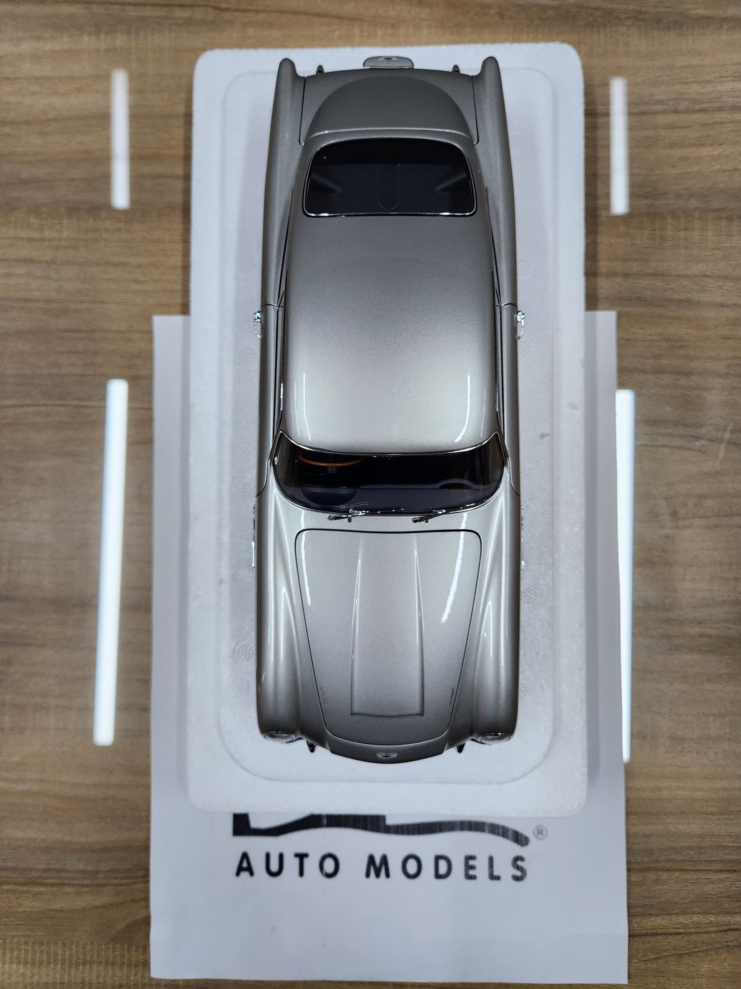 Auto Art Aston Martin DB5 Birch Silver