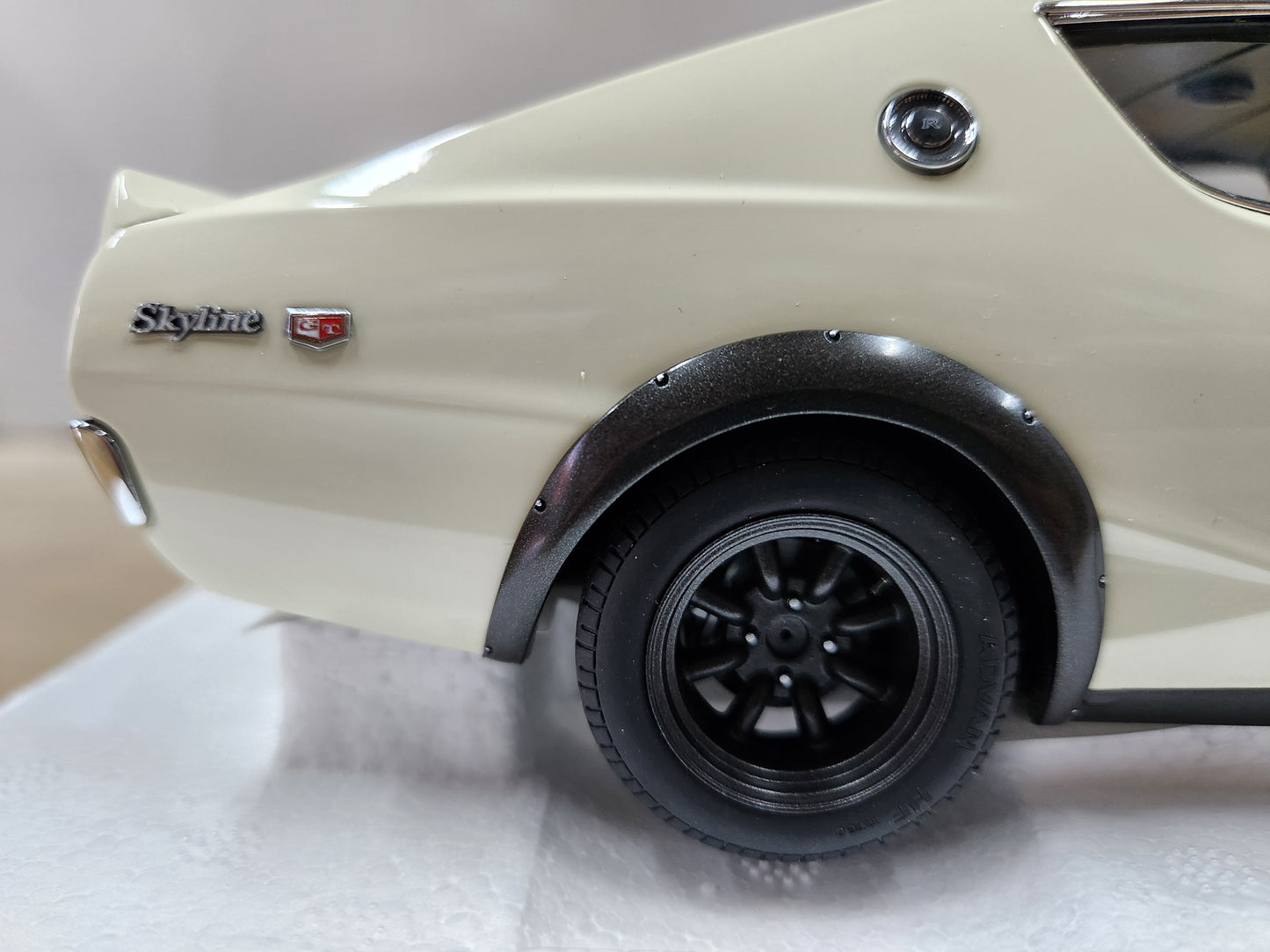 Auto Art Nissan Skyline 2000GT-R (KPGC110) Tuned Version RS White