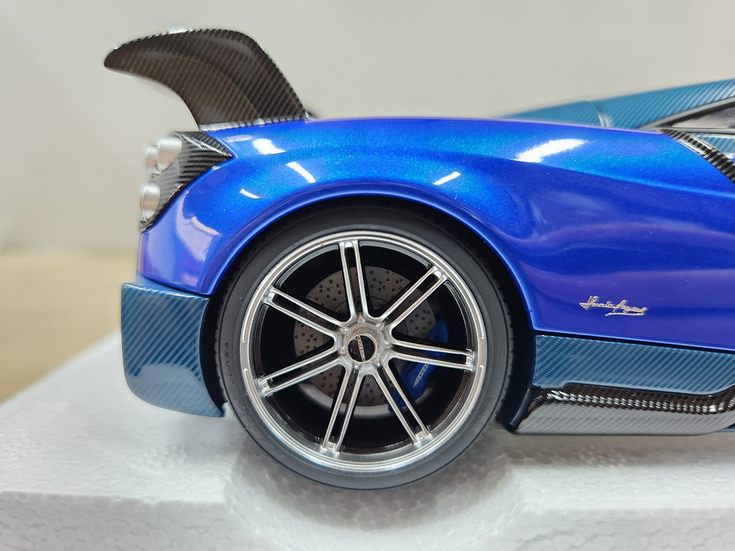 Auto Art Pagani Huayra BC (Blu Francia / Carbon)