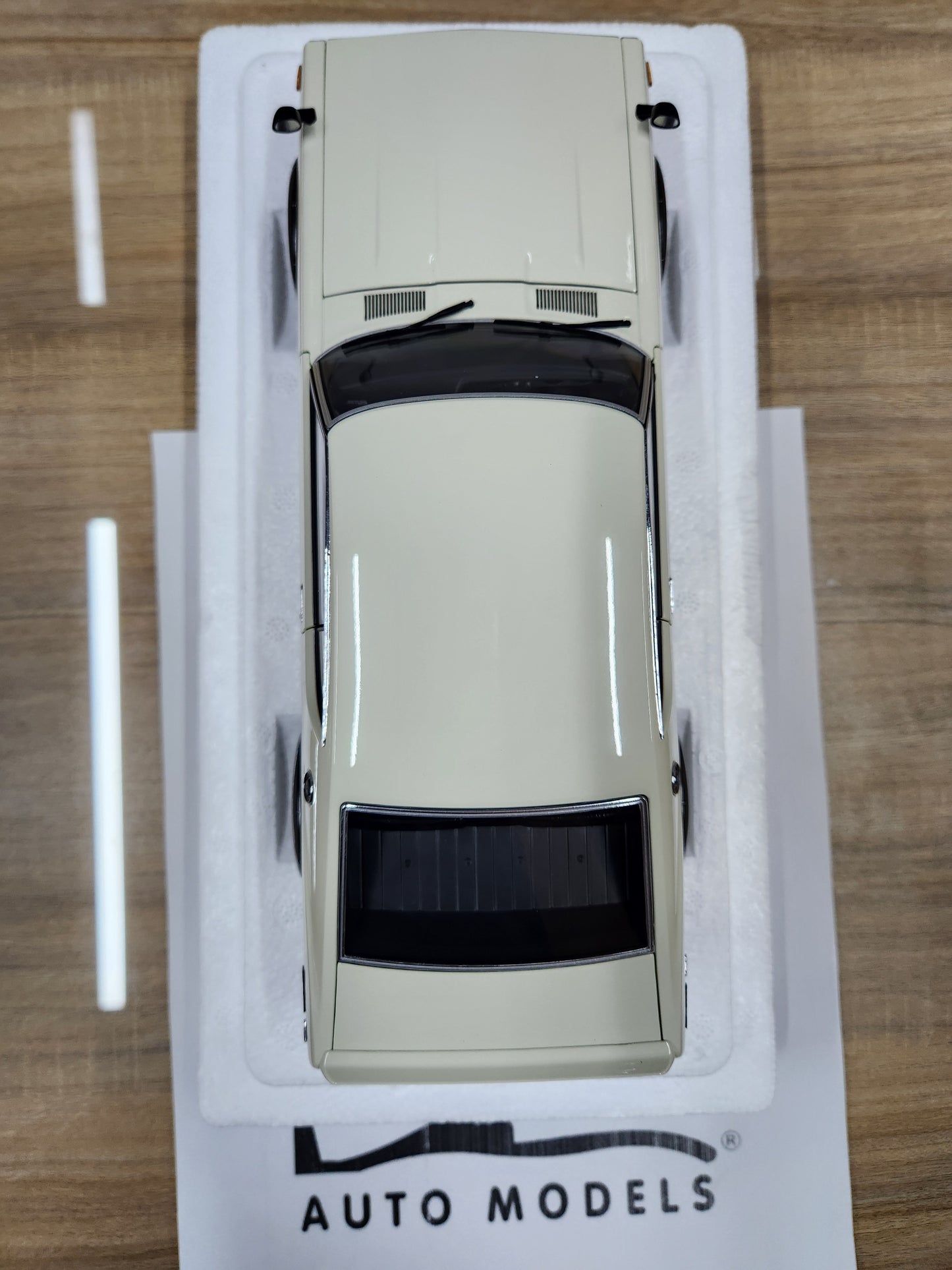 Auto Art Nissan Skyline 2000GT-R (KPGC110) Tuned Version RS White