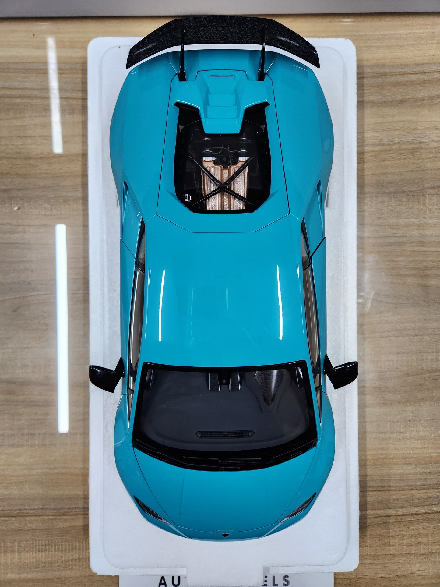 Auto Art Lamborghini Huracan Performante (Blu Glauco / Solid Blue)