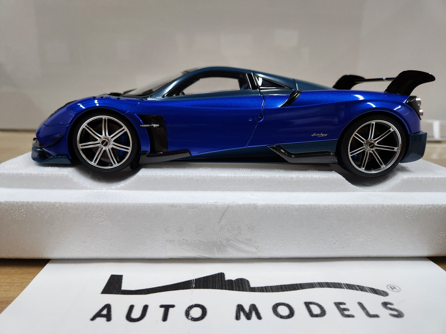 Auto Art Pagani Huayra BC (Blu Francia / Carbon)
