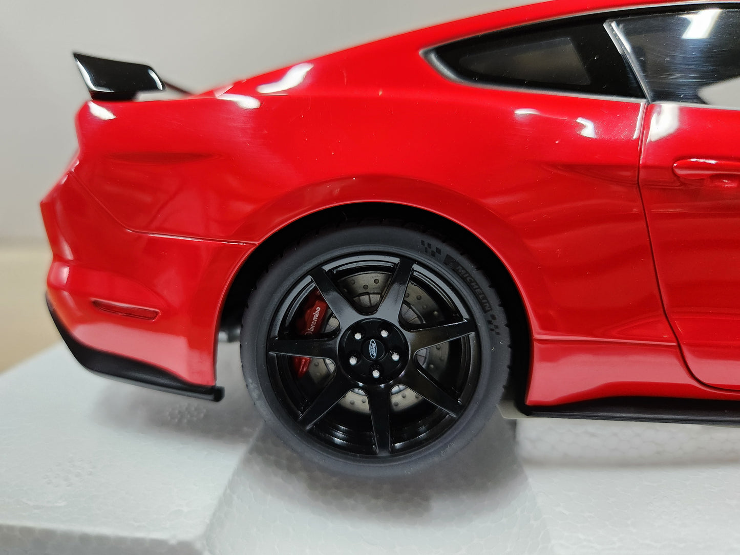 Auto Art Ford Shelby GT350R Mustang (Race Red)