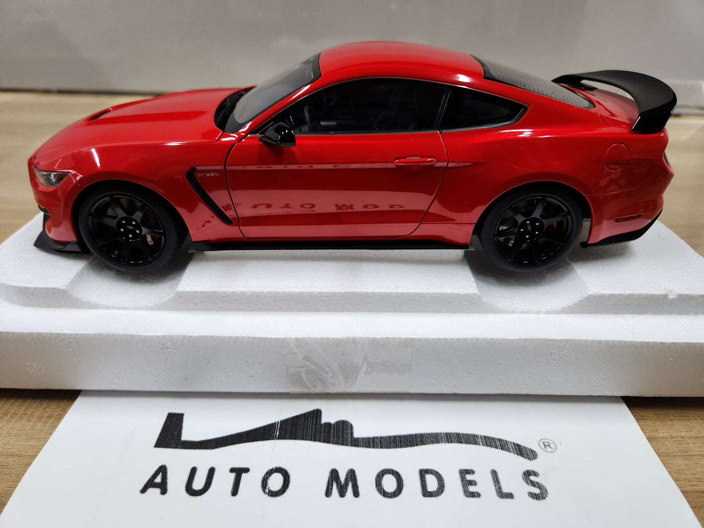 Auto Art Ford Shelby GT350R Mustang (Race Red)