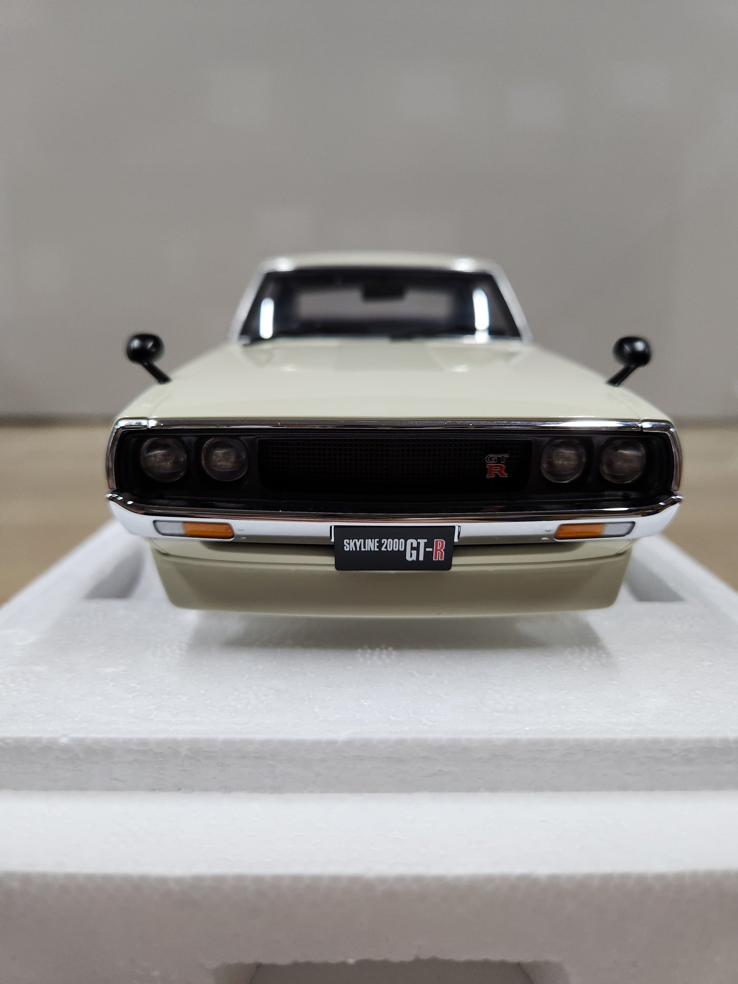 Auto Art Nissan Skyline 2000GT-R (KPGC110) Tuned Version RS White