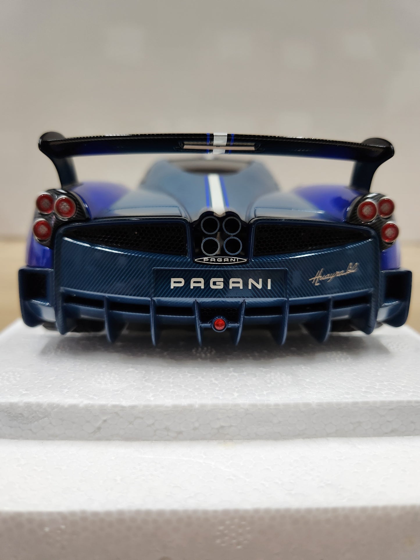 Auto Art Pagani Huayra BC (Blu Francia / Carbon)