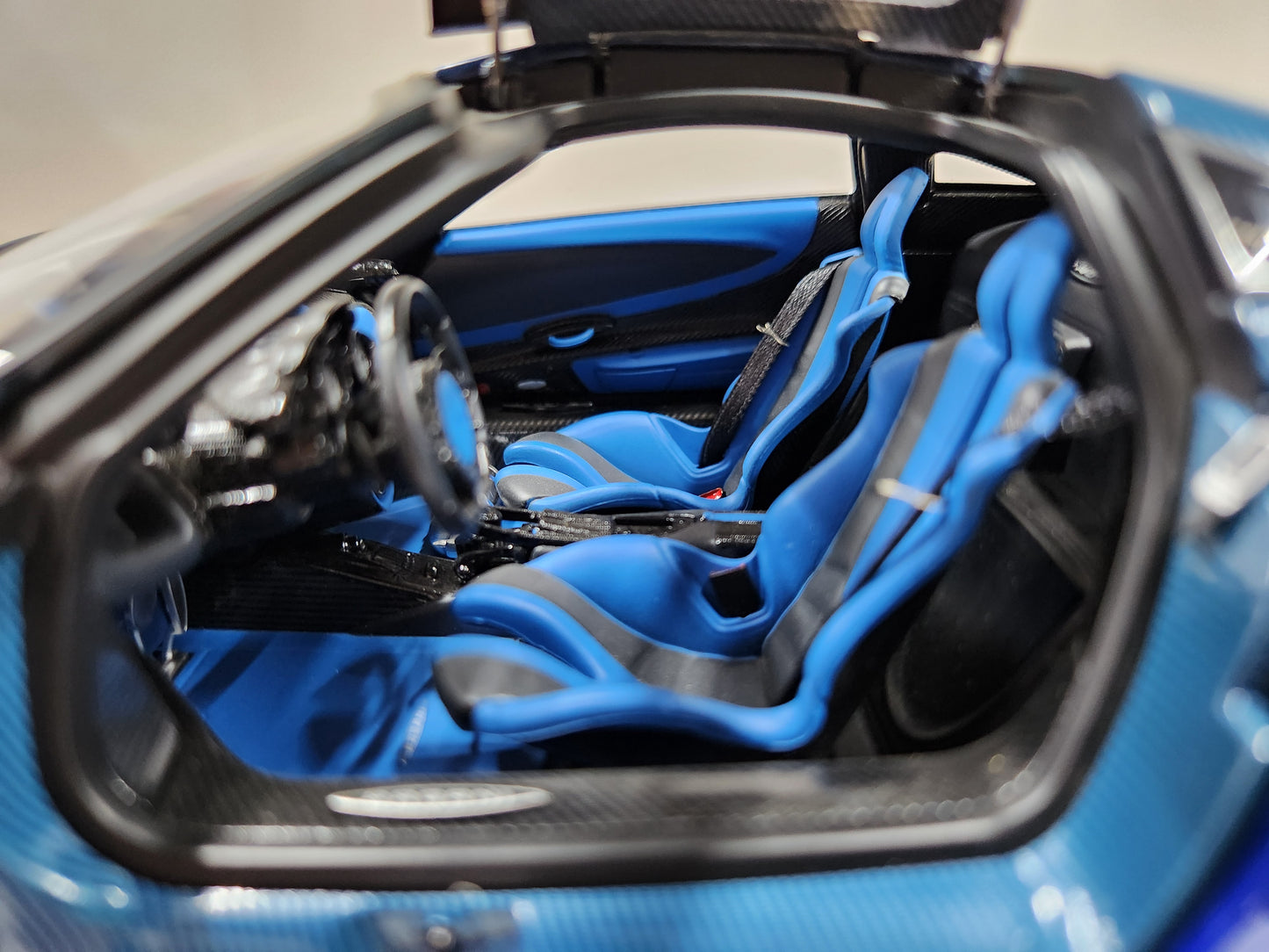 Auto Art Pagani Huayra BC (Blu Francia / Carbon)