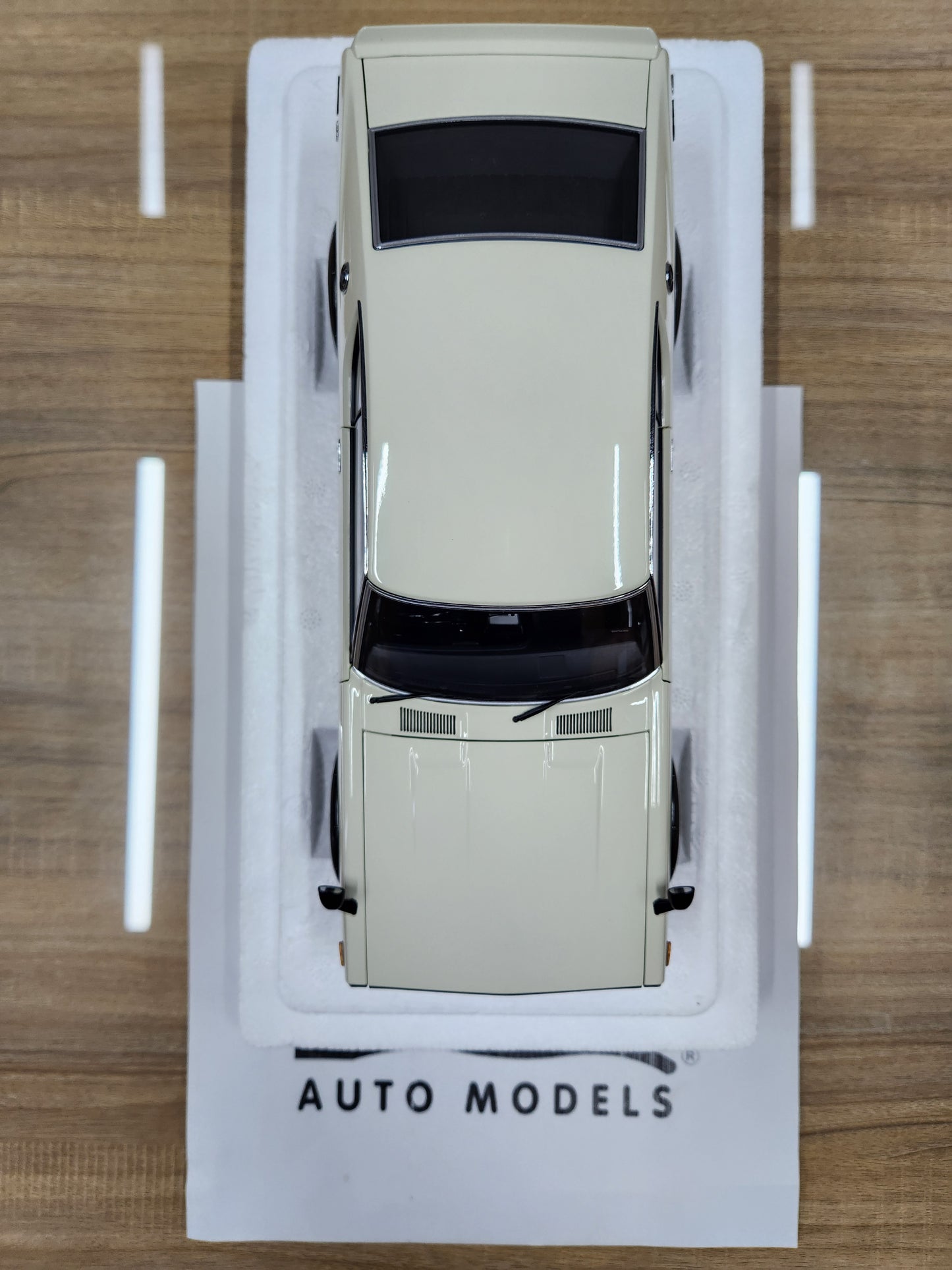 Auto Art Nissan Skyline 2000GT-R (KPGC110) Tuned Version RS White