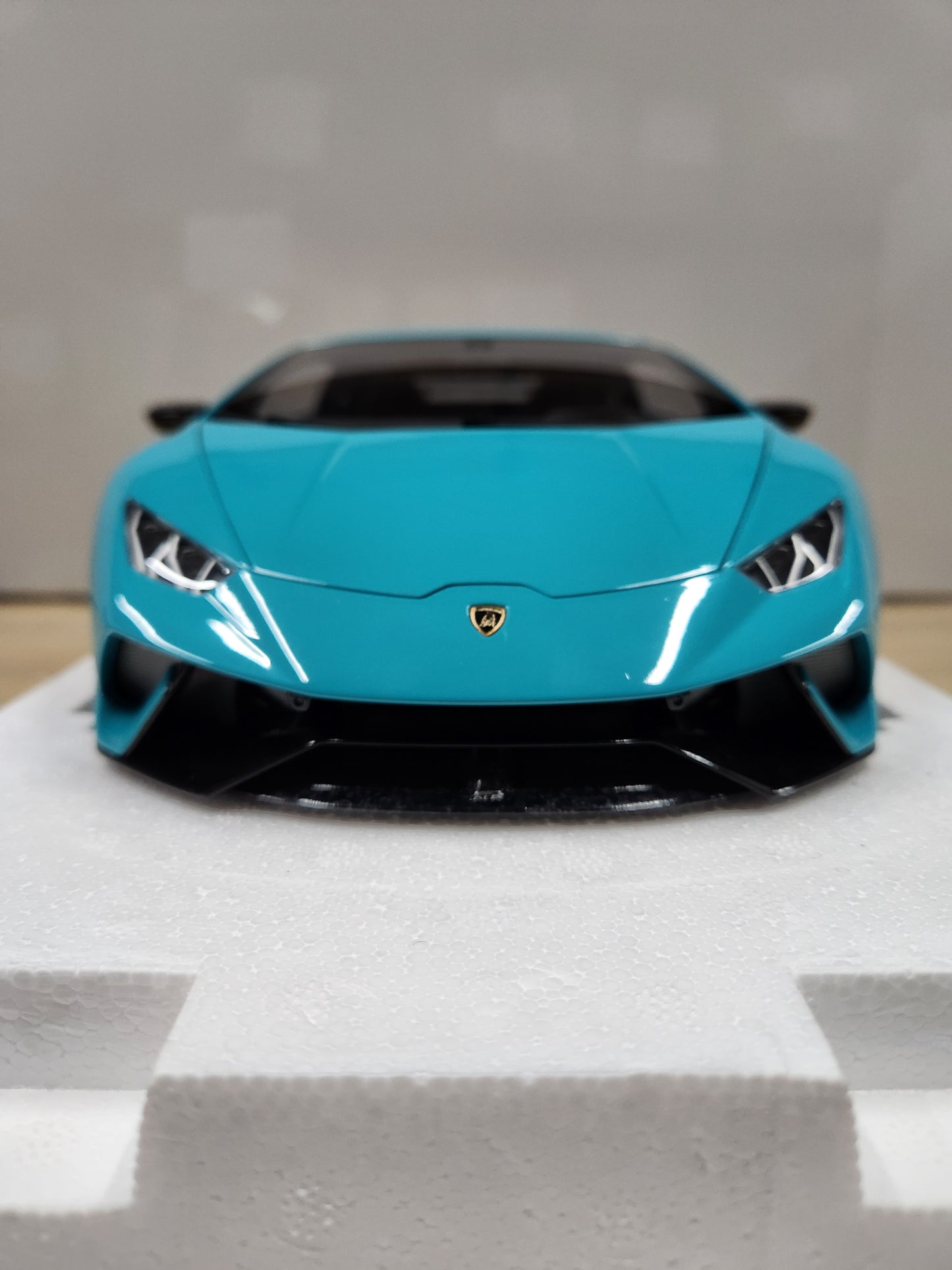 Auto Art Lamborghini Huracan Performante (Blu Glauco / Solid Blue)