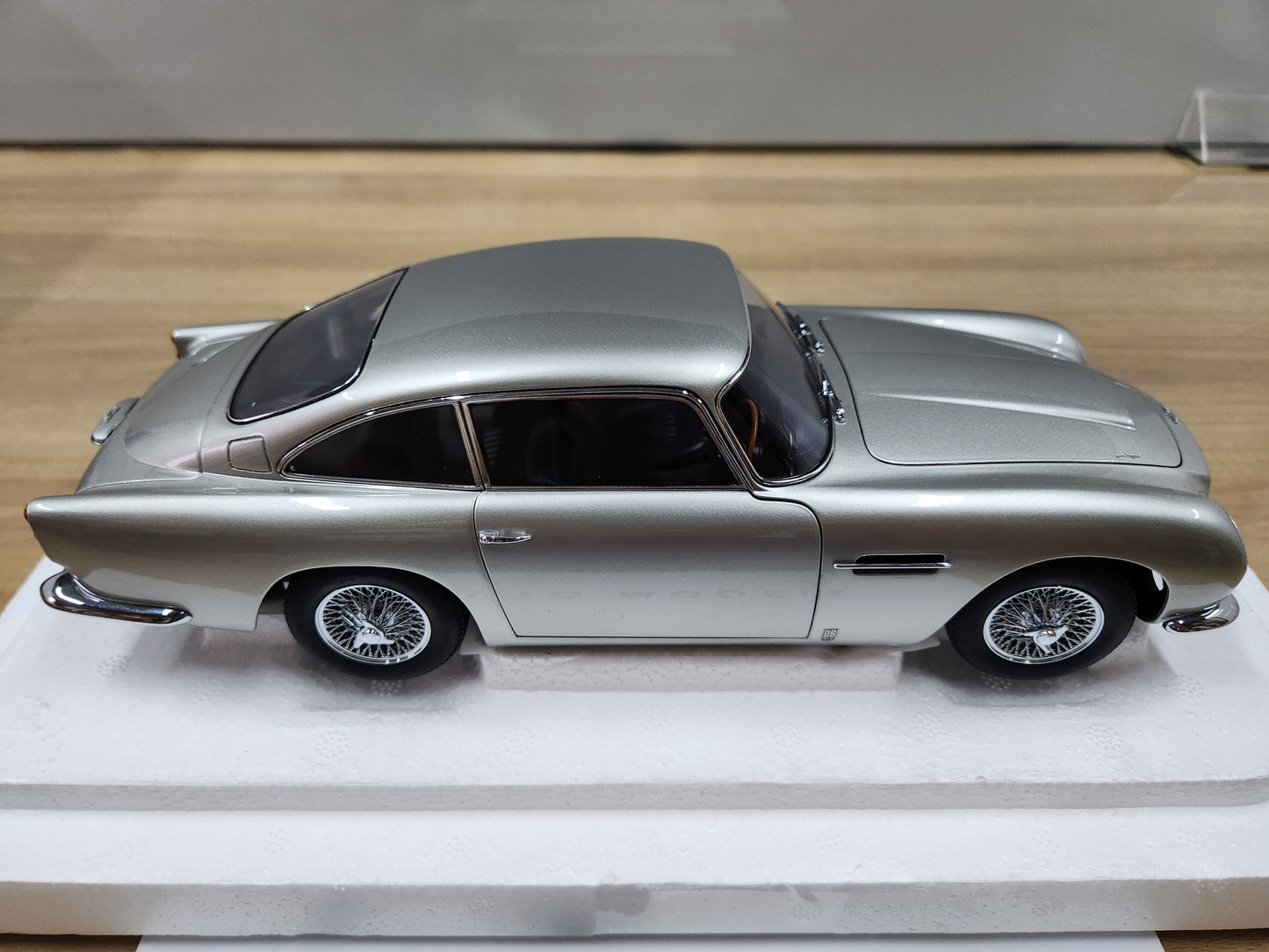 Auto Art Aston Martin DB5 Birch Silver