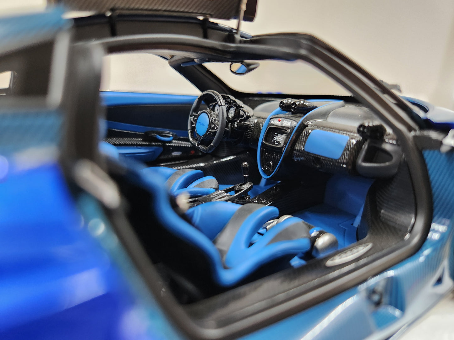 Auto Art Pagani Huayra BC (Blu Francia / Carbon)