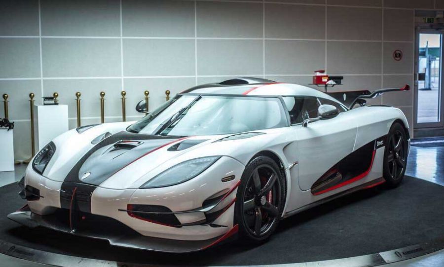Frontiart Koenigsegg One 1 White w/Red Stripe (Open/Close)