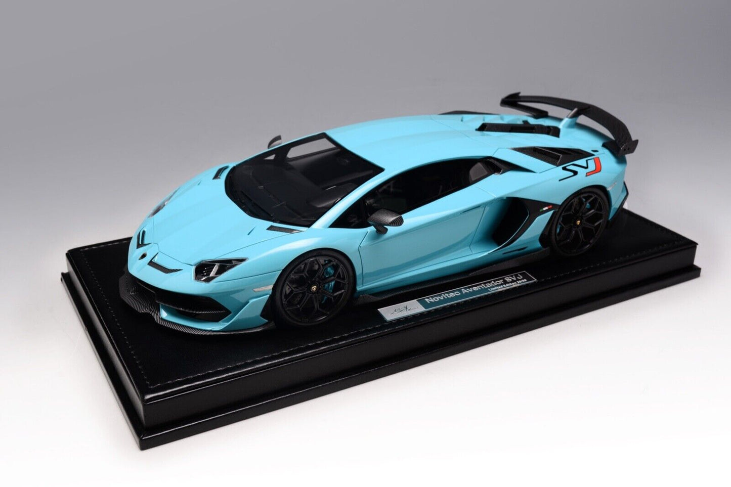 IVY Model Novetic Lamborghini SVJ Blue
