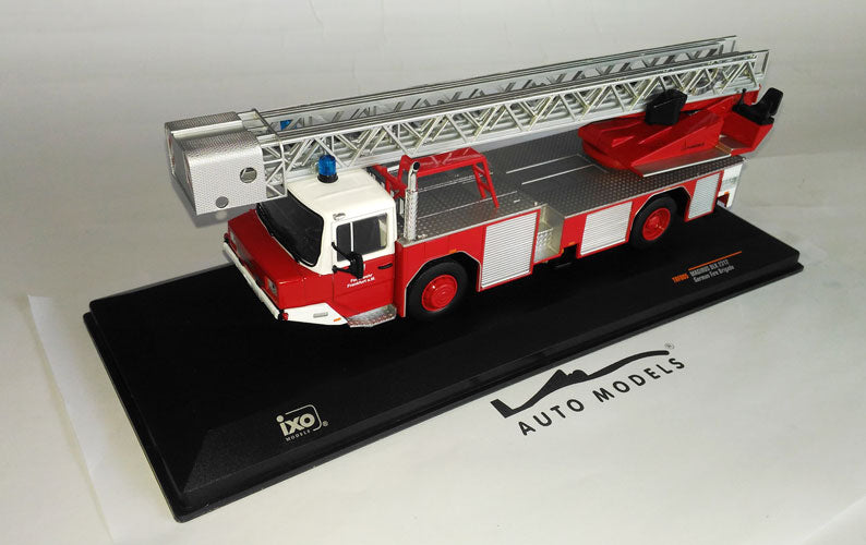 IXO Magirus DLK 2312 Fire Brigade Frankfurt/Main Red White