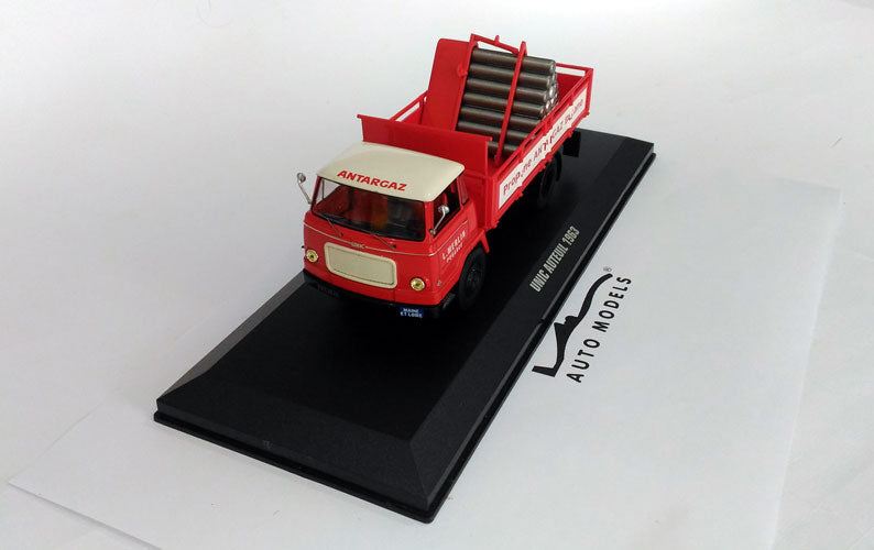 IXO Models Unic Auteuil 1963 GAS Transporter (Antargas) Red