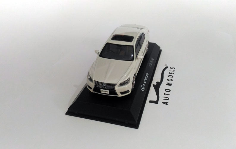 Kyosho Lexus LS600hl White Pearl