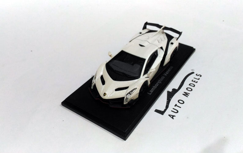 Kyosho Lamborghini Veneno White with White Stripe