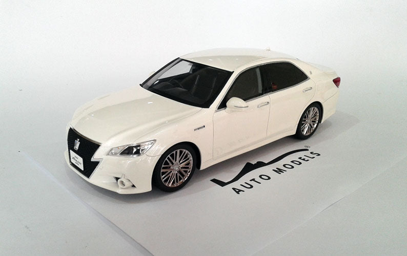 Kyosho Toyota Crown Hybird Athlete G White