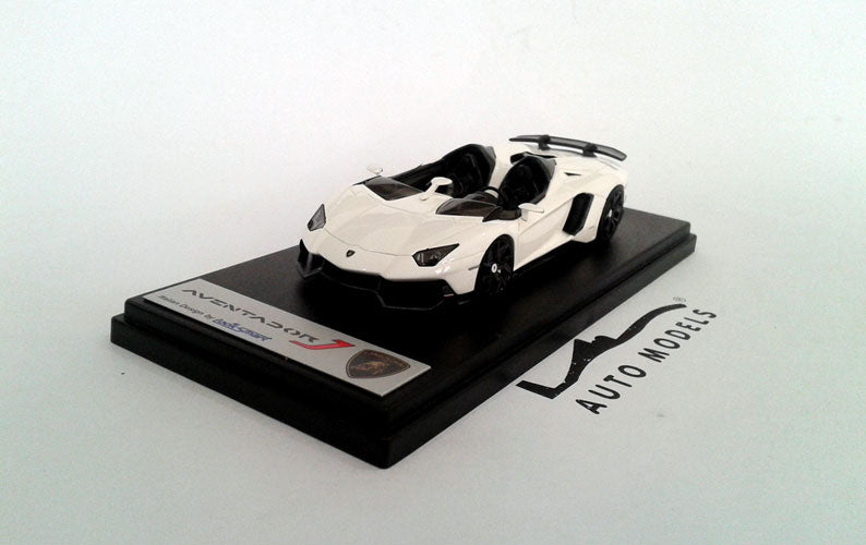 Looksmart Lamborghini Aventador J White Isis