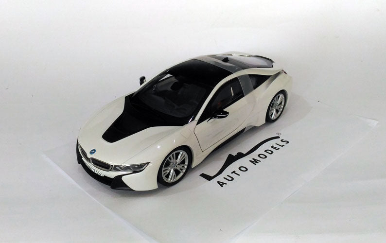 Paragon BMW i8 Crystal White with Frozen Grey