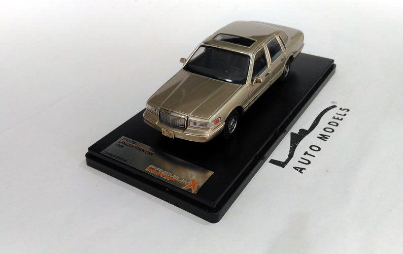 Premium-X Lincoln Town Car 4-Door 1996 Champagne