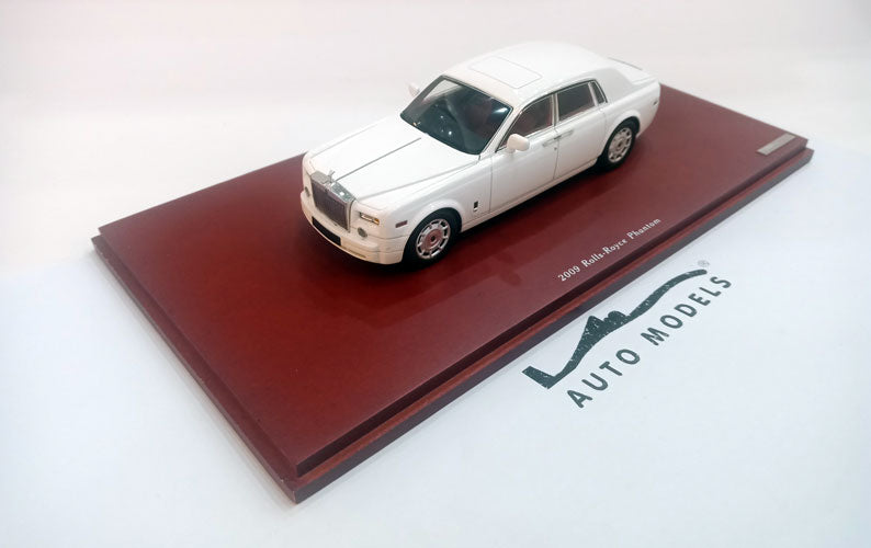 True Scale Model Rolls Royce Phantom Sedan 4-Door 2009 English White