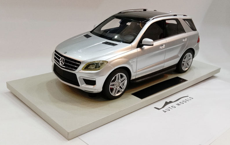 Looksmart Collectibles Merc-Benz ML 63 AMG Silver