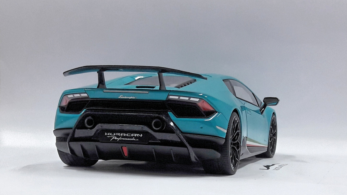 Auto Art Lamborghini Huracan Performante (Blu Glauco / Solid Blue)