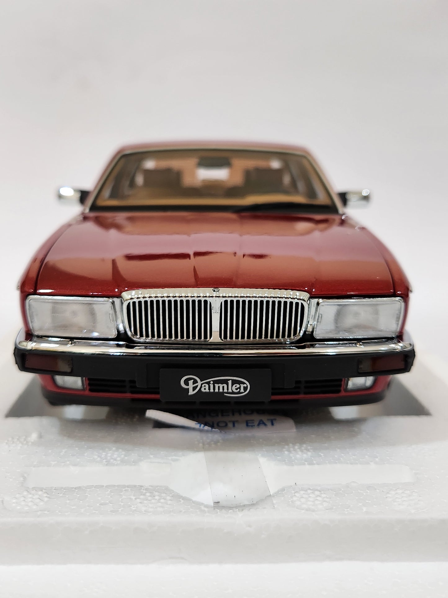 1/18 Almost Real Jaguar Daimler XJ6 (XJ40) Flamenco Red